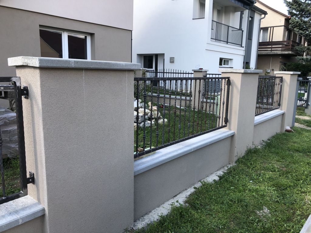 Kovácsoltvas kerítésrendszer